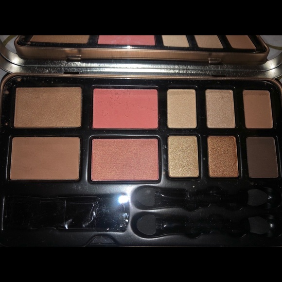 Eyeshadow palette - Picture 2 of 3